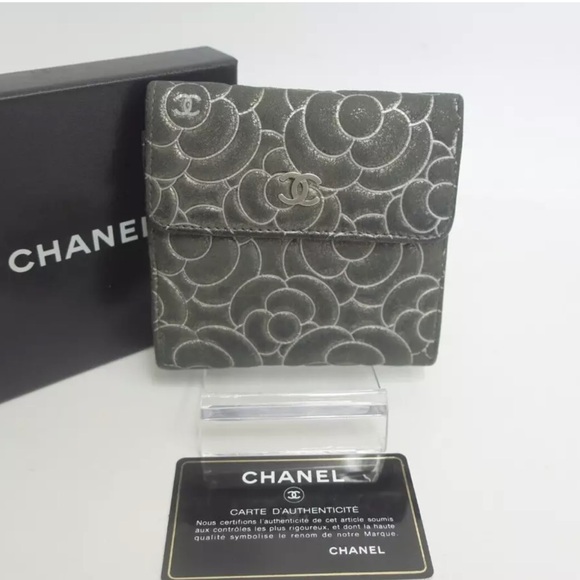 Chanel Camelia gold dusted compact trifold wallet with front snap closure w COA! - Picture 8 of 11